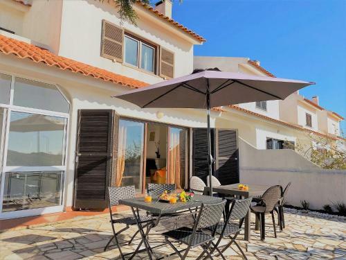 Superb Villa In Baleal W/ Patio, Parking & 5 Brs