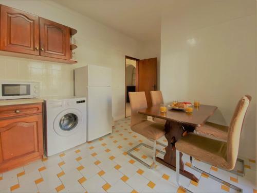 Superb Villa In Baleal W/ Patio, Parking & 5 Brs