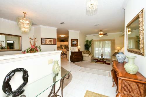 Private, Peaceful, Lakeside, Fully-fenced Yard