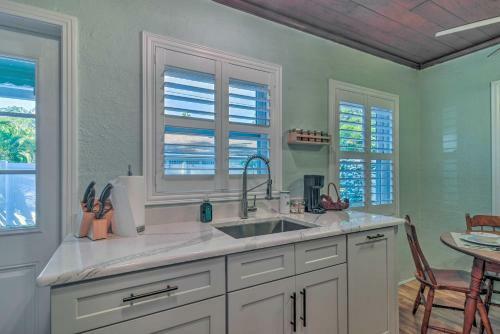 Crystal Beach Hideaway - Steps To The Sand!