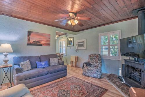 Crystal Beach Hideaway - Steps To The Sand!