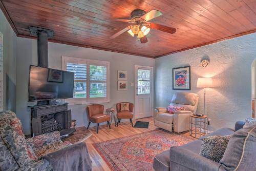 Crystal Beach Hideaway - Steps To The Sand!