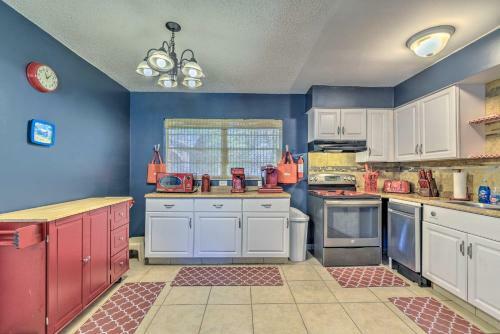 Crystal River Retreat With Hot Tub And Gazebo!