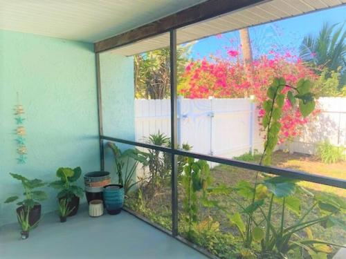Bright And Beachy 2bed 1bath Home - Unit 210