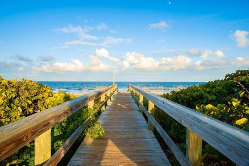 Bright And Beachy 2bed 1bath Home - Unit 210