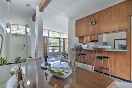Mid-century Modern Home - 5 Miles To Beach!