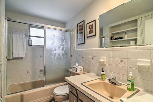 Mid-century Modern Home - 5 Miles To Beach!