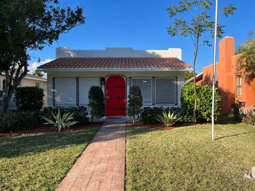 Dania's Cottage At Dania Beach