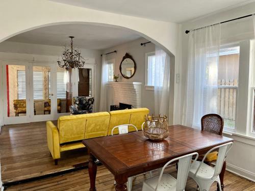 Dania's Cottage At Dania Beach