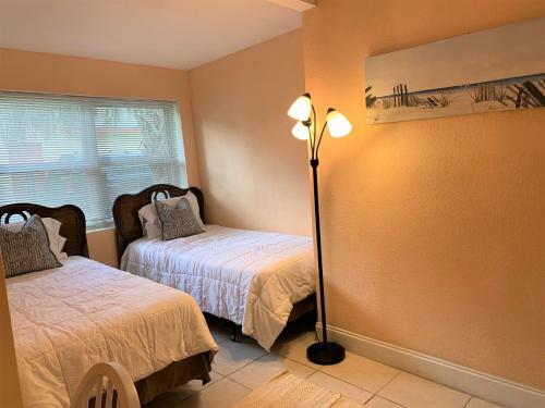 Central Location - Delray Downtown And Only 1 Mile To Beach