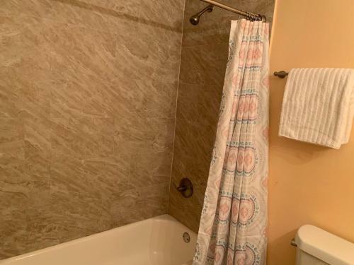 Central Location - Delray Downtown And Only 1 Mile To Beach