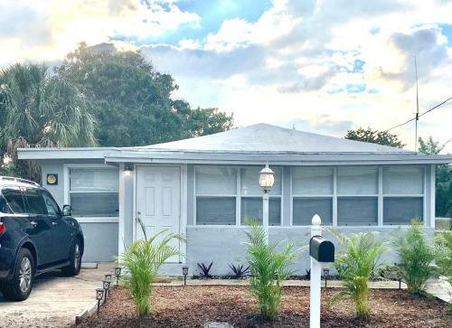 Central Location - Delray Downtown And Only 1 Mile To Beach