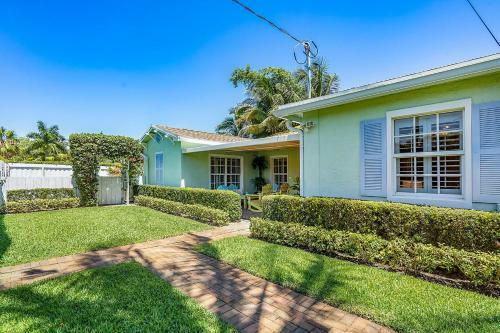 3b Allure W/heated Pool & Jacuzzi, 5min To Beach!