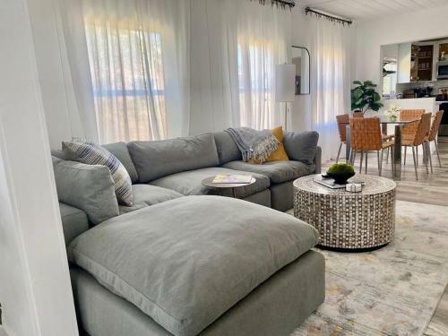 2-3bed/1b Cottage* Great Location, Private Yard, Parking