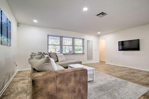 Deerfield Beach Home Near Golfing And Shopping!