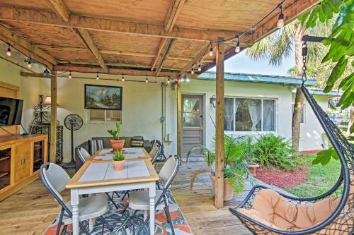 Boho Chic Home With Outdoor Oasis - Near Beach!