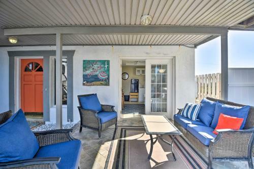 Sunny Home With Decks And Views, Steps To Beach!