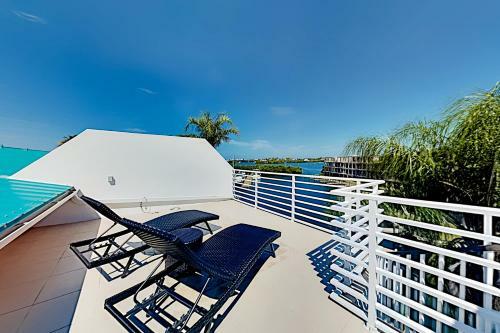 Sea-renity Luxury Villa 8284