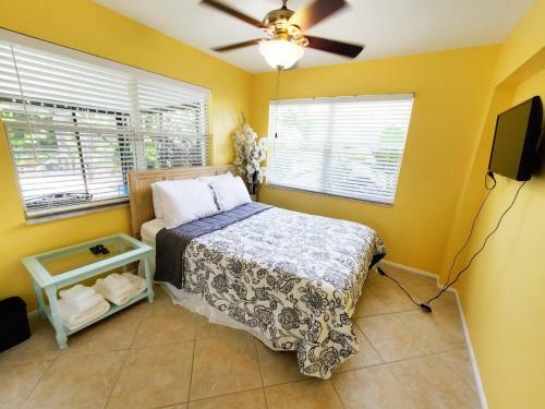 Robby's Roost - Charming 3 Bed 2 Bath Fort Myers Vacation Villa