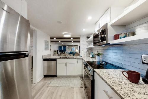 2103 Beach Wood