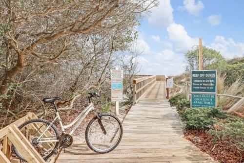2072 Beach Wood