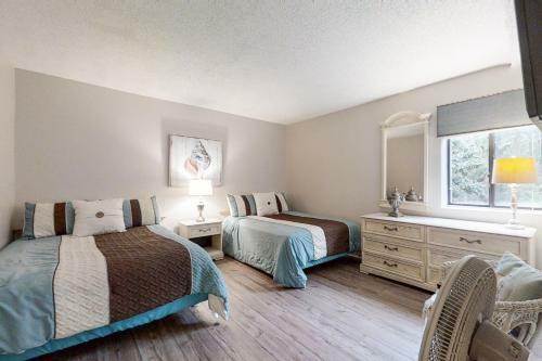 2072 Beach Wood