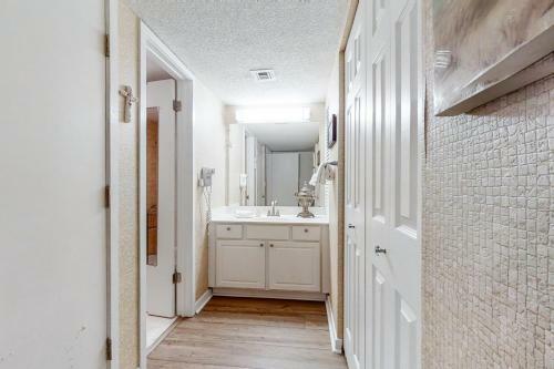 2072 Beach Wood