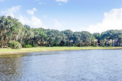 2072 Beach Wood