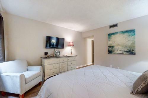 2072 Beach Wood