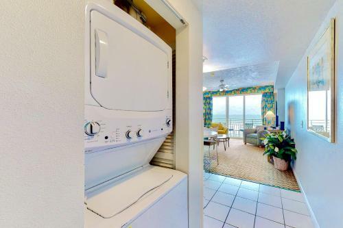 Ocean Walk 1008