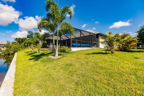 Waterfront Home With Golf Access & Heated Pool