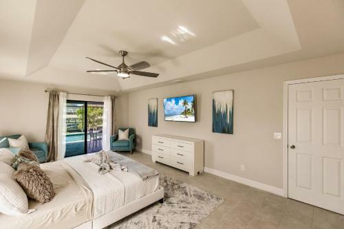 Waterfront Home With Golf Access & Heated Pool