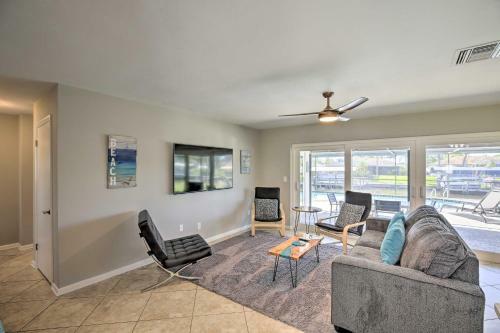 Canalfront Home With Dock Swim, Golf And Explore!