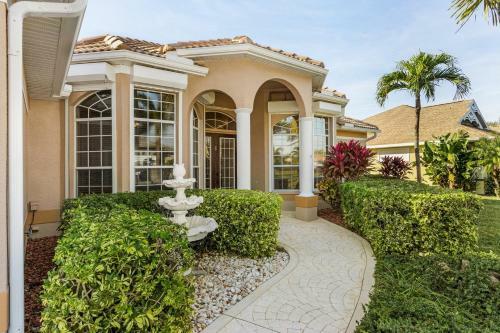 Custom Infinity Pool & Spa With Kayaks - Villa Bella Del Sol - Roelens Vacations