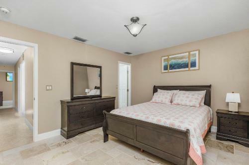 Private Waterfront Villa Heated Pool Pool Table Villa Heat Wave - Roelens Vacations