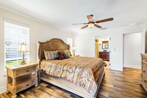 Direct Access Waterfront Villa With Heated Pool & Spa Edgewater Escape Roelens Vacations