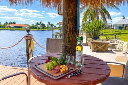 Upscale Cape Coral Retreat With Infinity Pool And Spa!