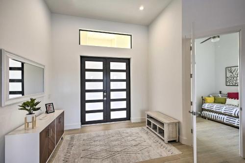 Canalfront Cape Coral Escape With Lanai And Pool!