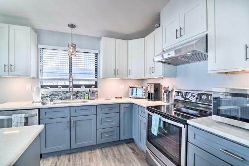 Tranquil Home With Private Yard And Fishing Dock!