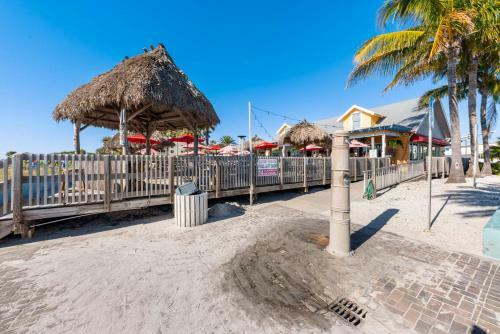Charming Beach Front Cottage With Stunning Unset Views Pets Are Welcome Here Bella11