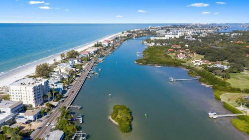 Charming Beach Front Cottage With Stunning Unset Views Pets Are Welcome Here Bella11
