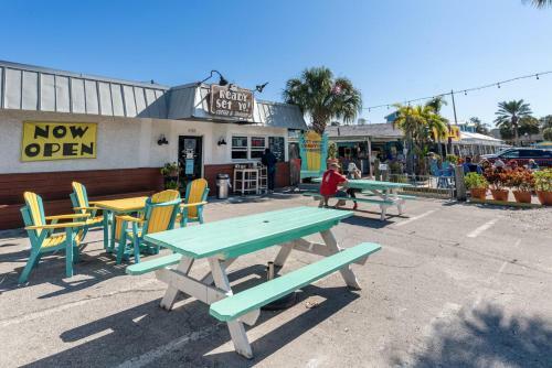 Charming Beach Cottage With Stunning Unset Views Pets Are Welcome Here Bella8