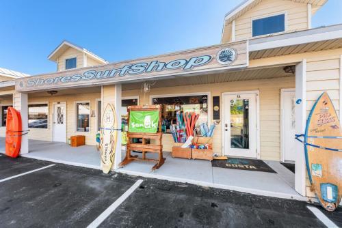 Charming Beach Cottage With Stunning Unset Views Pets Are Welcome Here Bella8