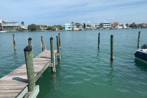 Luxury And Spacious Waterside Getaway