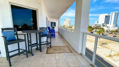 Sun West Palms By Teeming Vacatin Rentals