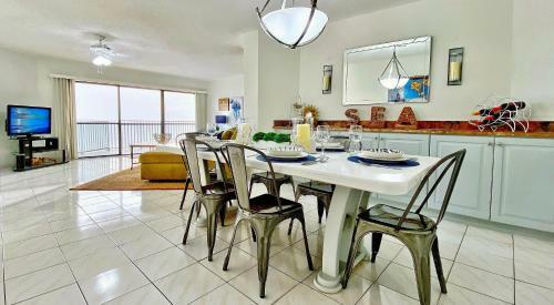 Beach Palms By Teeming Vacation Rentals