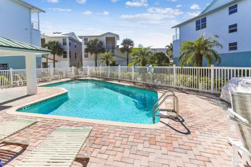 Sea Shell 24 -charming Townhome Near The Beach With Pool And Bbq