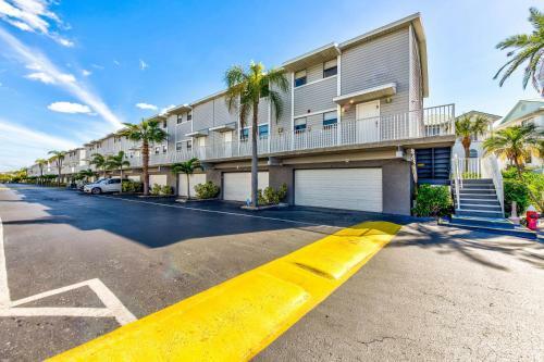 Sea Shell 24 -charming Townhome Near The Beach With Pool And Bbq