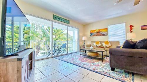 Beachside Villas 204b By Teeming Vacation Rentals