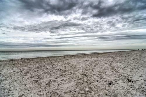 Indian Rocks Beach Escape - Walk To Ocean!